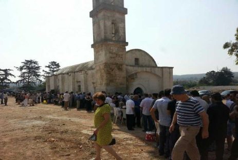 Θεία Λειτουργία στον Ιερό Ναό Αγίας Φωτούς στην Καρπασία μετά από 38 χρόνια