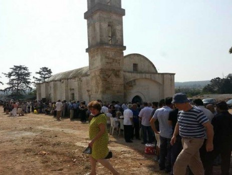 Θεία Λειτουργία στον Ιερό Ναό Αγίας Φωτούς στην Καρπασία μετά από 38 χρόνια