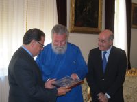 Αρχιεπίσκοπος - Υπουργός Εθνικής Άμυνας