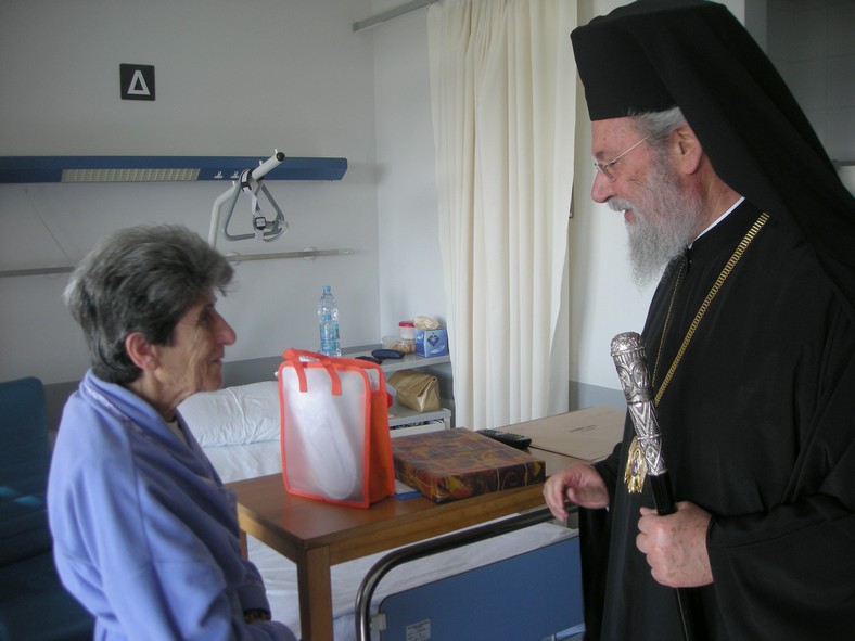 Ο Μακαριώτατος Αρχιεπίσκοπος Κύπρου Χρυσόστομος Β΄ επισκέφθηκε τους ασθενείς στο Γενικό Νοσοκομείο Πάφου