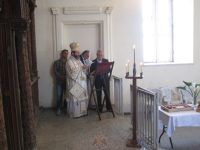 Θεία Λειτουργία στον Άγιο Γεώργιο Έξω ΜετοχίουΘεία Λειτουργία στον Άγιο Γεώργιο Έξω Μετοχίου