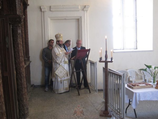Θεία Λειτουργία στον Άγιο Γεώργιο Έξω ΜετοχίουΘεία Λειτουργία στον Άγιο Γεώργιο Έξω Μετοχίου