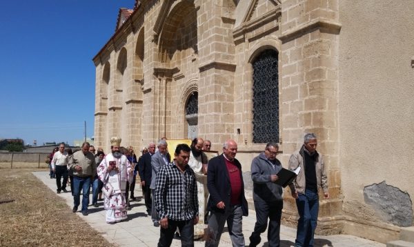 Θεία Λειτουργία στον Άγιο Γεώργιο Έξω Μετοχίου το Σάββατο 25 Απριλίου 2015