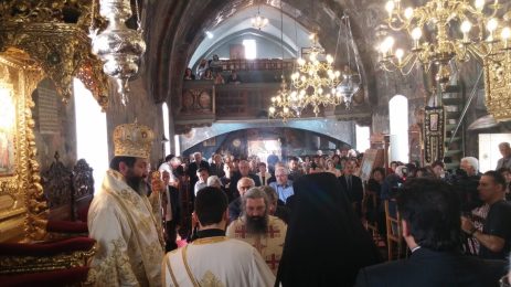 Μέσα σε ατμόσφαιρα πνευματικής χαράς και συγκίνησης οι εκτοπισμένοι κάτοικοι της κοινότητας Μιάς Μηλιάς την Κυριακή, 3 Μαΐου 2015, εόρτασαν το θαυμαστό γεγονός του Ευαγγελιστή Ιωάννου του Θεολόγου (8 Μαΐου), στον Καθεδρικό Ναό του Αγίου Ιωάννου του Θεολόγου. Λειτούργησε και κήρυξε ο Θεοφιλέστατος Επίσκοπος Μεσαορίας κ. Γρηγόριος. Κατά τη διάρκεια της Θείας Λειτουργίας τελέσθηκε δέηση για ανεύρεση των αγνοουμένων και επιστροφή όλων των προσφύγων στις πατρογονικές μας εστίες. Κατόπιν τελέσθηκαν μνημόσυνα των φονευθέντων στη Μία Μηλιά κατά τη διάρκεια της Τουρκικής Εισβολής τον Ιούλιο του 1974, καθώς επίσης για τους κληρικούς, κοινοτάρχες, επιτρόπους, διδασκάλους, ευεργέτες και για όλους τους προαπελθόντες Μιαμηλιώτες. Επιμνημόσυνο λόγο εκφώνησε ο Υπουργός Άμυνας κ. Χριστόφορος Φωκαΐδης. Ακολούθως τελέσθηκε Τρισάγιο, προϊσταμένου του Θεοφιλεστάτου Επισκόπου Μεσαορίας κ. Γρηγορίου, και κατάθεση στεφάνων στο Μνημείο των Ηρώων του Κοινοτικού Οικήματος Μιάς Μηλιάς, στην περιοχή Σοπάζ στην Παλουριώτισσα και πραγματοποιήθηκε σεμνή εκδήλωση μνήμης και τιμής για τη Μια Μηλία και όσους αγωνίστηκαν στις μάχες κατά τη διάρκεια του πολέμου το 1974. Από την Εκκλησιαστική Επιτροπή Αγίου Ιωάννη του Θεολόγου, Μιάς Μηλιάς.