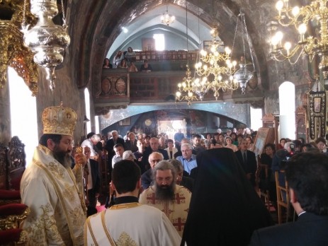 Μέσα σε ατμόσφαιρα πνευματικής χαράς και συγκίνησης οι εκτοπισμένοι κάτοικοι της κοινότητας Μιάς Μηλιάς την Κυριακή, 3 Μαΐου 2015, εόρτασαν το θαυμαστό γεγονός του Ευαγγελιστή Ιωάννου του Θεολόγου (8 Μαΐου), στον Καθεδρικό Ναό του Αγίου Ιωάννου του Θεολόγου. Λειτούργησε και κήρυξε ο Θεοφιλέστατος Επίσκοπος Μεσαορίας κ. Γρηγόριος. Κατά τη διάρκεια της Θείας Λειτουργίας τελέσθηκε δέηση για ανεύρεση των αγνοουμένων και επιστροφή όλων των προσφύγων στις πατρογονικές μας εστίες. Κατόπιν τελέσθηκαν μνημόσυνα των φονευθέντων στη Μία Μηλιά κατά τη διάρκεια της Τουρκικής Εισβολής τον Ιούλιο του 1974, καθώς επίσης για τους κληρικούς, κοινοτάρχες, επιτρόπους, διδασκάλους, ευεργέτες και για όλους τους προαπελθόντες Μιαμηλιώτες. Επιμνημόσυνο λόγο εκφώνησε ο Υπουργός Άμυνας κ. Χριστόφορος Φωκαΐδης. Ακολούθως τελέσθηκε Τρισάγιο, προϊσταμένου του Θεοφιλεστάτου Επισκόπου Μεσαορίας κ. Γρηγορίου, και κατάθεση στεφάνων στο Μνημείο των Ηρώων του Κοινοτικού Οικήματος Μιάς Μηλιάς, στην περιοχή Σοπάζ στην Παλουριώτισσα και πραγματοποιήθηκε σεμνή εκδήλωση μνήμης και τιμής για τη Μια Μηλία και όσους αγωνίστηκαν στις μάχες κατά τη διάρκεια του πολέμου το 1974. Από την Εκκλησιαστική Επιτροπή Αγίου Ιωάννη του Θεολόγου, Μιάς Μηλιάς.