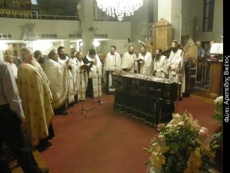 Σε λαϊκό προσκύνημα το σκήνωμα του μακαριστού Κυρηνείας Παύλου