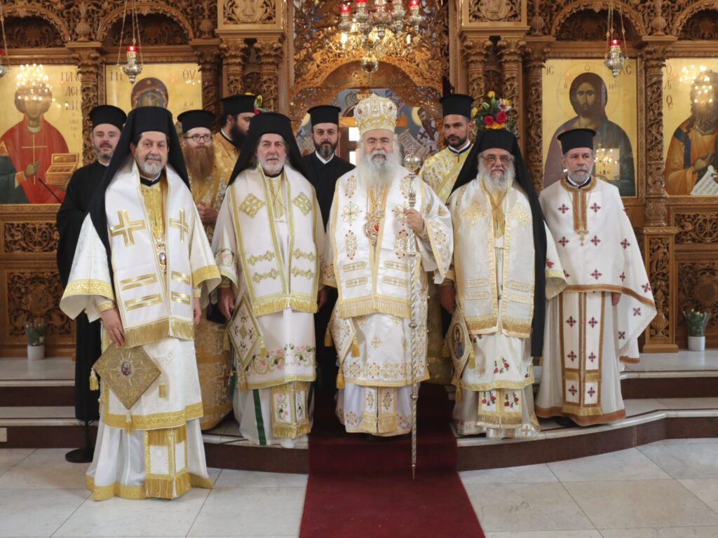 Ο Αρχιεπίσκοπος Κύπρου Γεώργιος στην ελληνική κοινότητα του Αγίου Παντελεήμονος Harrow στο Λονδίνο