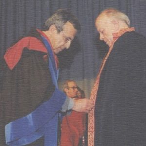 Από την τελετή αναγόρευσης του Θεόδωρου Παπαδόπουλλου σε επίτιμο διδάκτορα του Πανεπιστημίου Κύπρου (1999). Τον Παπαδόπουλλο περιενδύει ο πρύτανις Νικόλαος Παπαμιχαήλ (Τελετή αναγόρευσης του Θεοδώρου Παπαδόπούλλου σε επίτιμο διδάκτορα, Πανεπιστήμιο Κύπρου, 2004).