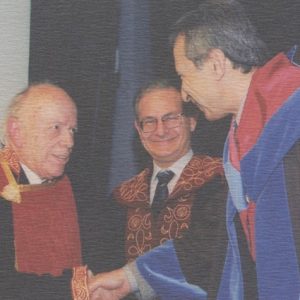 Από την τελετή αναγόρευσης του Θεόδωρου Παπαδόπουλλου σε επίτιμο διδάκτορα του Πανεπιστημίου Κύπρου (1999). (Τελετή αναγόρευσης του Θεοδώρου Παπαδόπούλλου σε επίτιμο διδάκτορα, Πανεπιστήμιο Κύπρου, 2004).