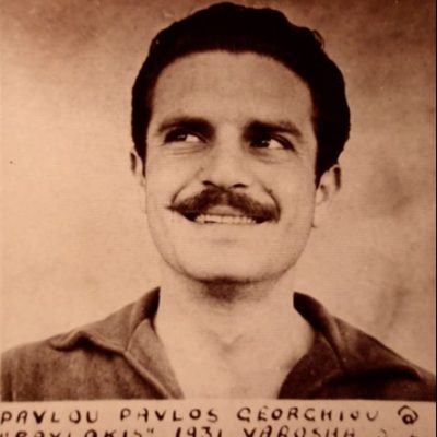 Ο Παύλος Παυλάκης, στη φωτογραφία η οποία τραβήχτηκε όταν συνελήφθη, τον Δεκέμβριο του 1955. Αρχείο Παύλου Παυλάκη